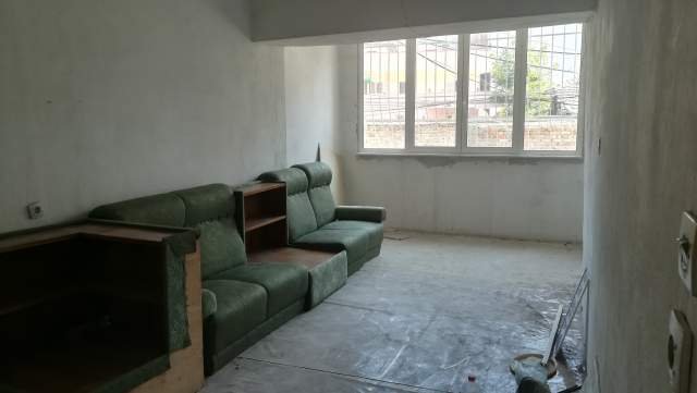 Tirane, jap me qera ambjent biznesi Kati 1, 85 m² 800 Euro (Bulevardi Zogu i 1,përballë Zëri i Popullit)