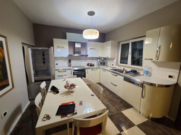 Tirane, shes apartament 2+1+BLK Kati 5, 94 m² 159.000 Euro (Rruga Vaso Pasha)
