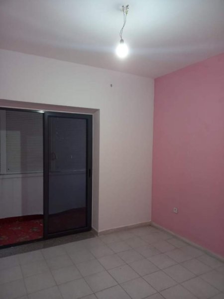 Tirane, shitet apartament 3+1+BLK Kati 3, 140.000 Euro (Vasil Shanto)