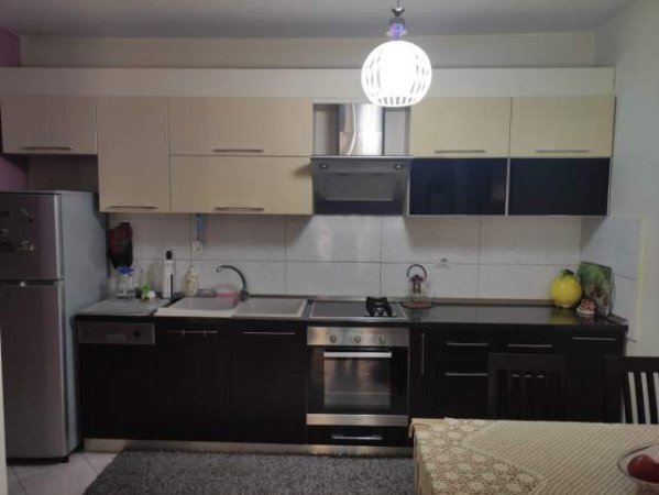 Tirane, jepet me qera apartament 2+1+BLK Kati 8, 90 m² 450 Euro (21 dhjetori)