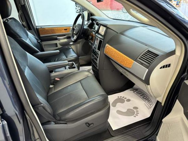 Tirane, shes minivan Chrysler GRAND VOYAGER Viti 2009, 8.300 Euro