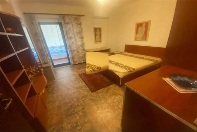 Tirane, jepet me qera apartament 3+1+BLK Kati 5, 134 m² 700 Euro (Qender)
