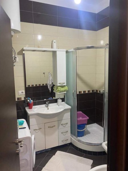 Tirane, jepet me qera apartament 2+1+BLK Kati 1, 80 m² 400 Euro (teodor keko)