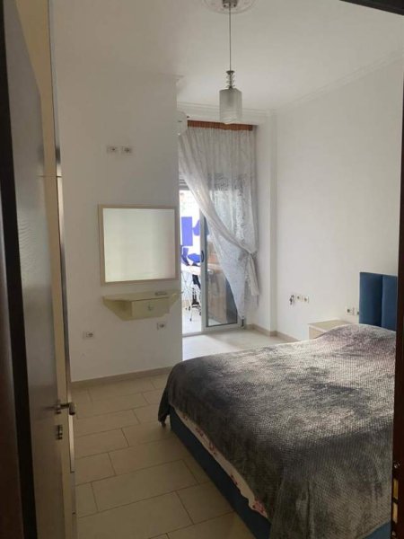 Tirane, jepet me qera apartament 2+1+BLK Kati 1, 80 m² 400 Euro (teodor keko)