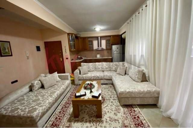 Tirane, jepet me qera 1+1 Kati 4, 80 m² 400 Euro