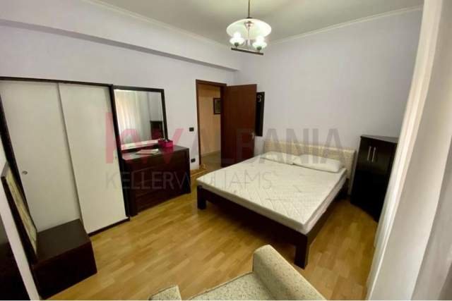Tirane, jepet me qera 1+1 Kati 4, 80 m² 400 Euro