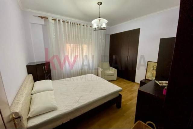 Tirane, jepet me qera 1+1 Kati 4, 80 m² 400 Euro
