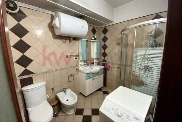 Tirane, jepet me qera 1+1 Kati 4, 80 m² 400 Euro