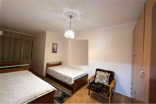 Tirane, jepet me qera apartament 2+1 Kati 4, 106 m² 600 Euro (Sheshi Willson!)