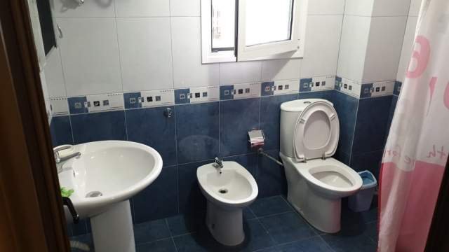Tirane, jepet me qera apartament 1+1+BLK Kati 2, 50 m² 30.000 Leke (rruga Jordan Misja)