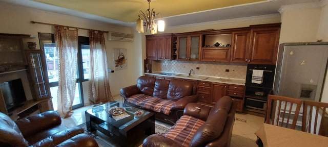 Tirane, jepet me qera apartament 2+1+BLK Kati 4, 100 m² 350 Euro (Gjergj Legisi)