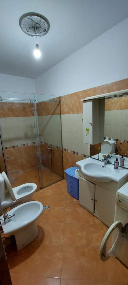 Tirane, jepet me qera apartament 2+1+BLK Kati 4, 100 m² 350 Euro (Gjergj Legisi)