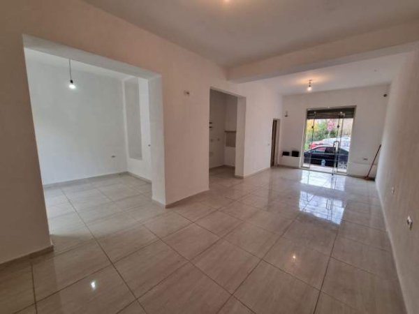 Tirane, jepet me qera ambjent biznesi Kati 0, 59 m² 500 Euro (Rruga Asim Vokshi)