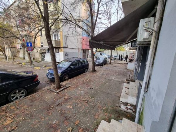 Tirane, jepet me qera ambjent biznesi Kati 0, 59 m² 500 Euro (Rruga Asim Vokshi)