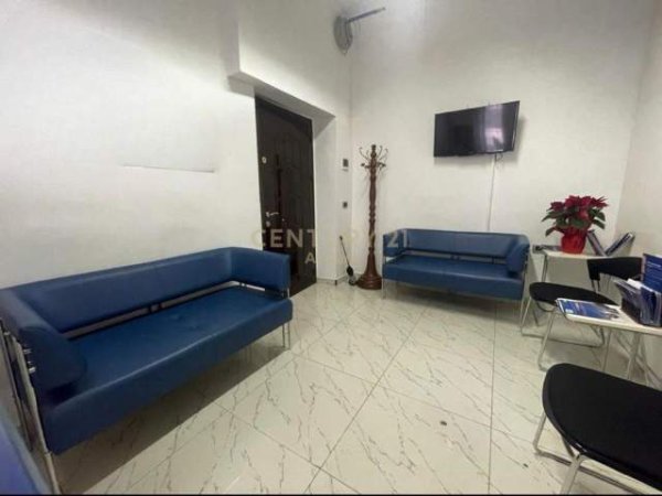 Tirane, jepet me qera Kati 0, 75 m² 700 Euro  perball Taivanit