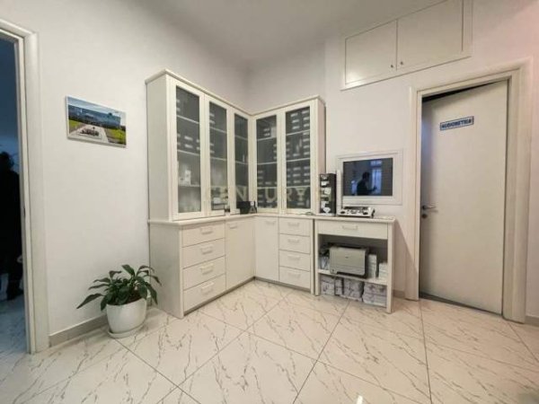 Tirane, jepet me qera Kati 0, 75 m² 700 Euro  perball Taivanit