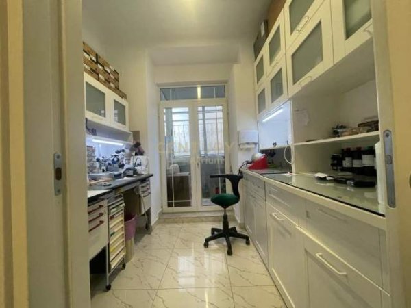 Tirane, jepet me qera Kati 0, 75 m² 700 Euro  perball Taivanit