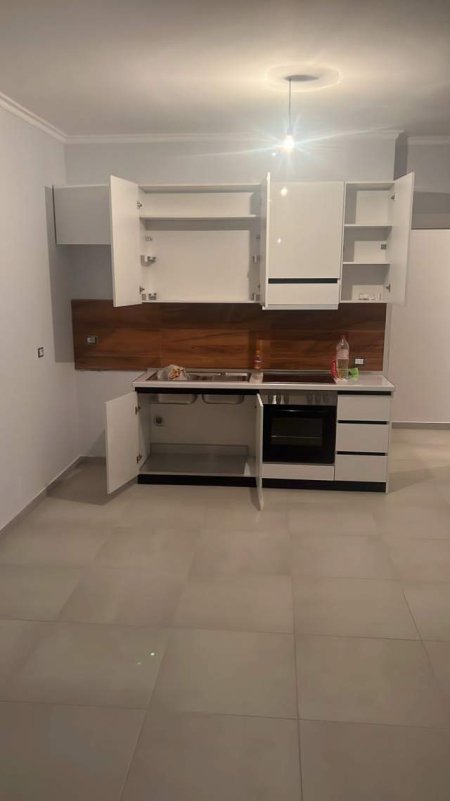 Tirane, jepet me qera apartament 1+1+BLK Kati 4, 67 m² 30.000 Leke (Spitali Neurologjik)