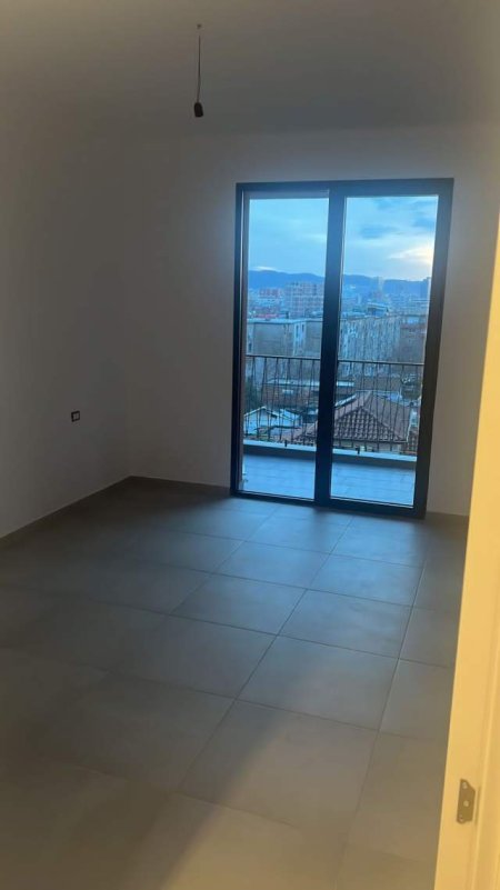 Tirane, jepet me qera apartament 1+1+BLK Kati 4, 67 m² 30.000 Leke (Spitali Neurologjik)
