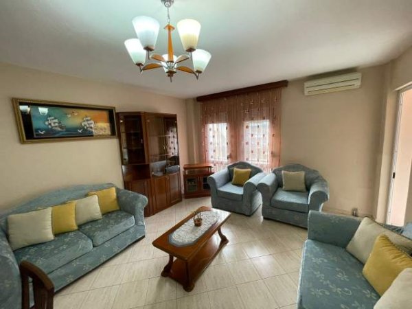 Tirane, jepet me qera apartament 1+1+A+BLK Kati 3, 75 m² 360 Euro (Pranë Qendrës Globe) PARK29010