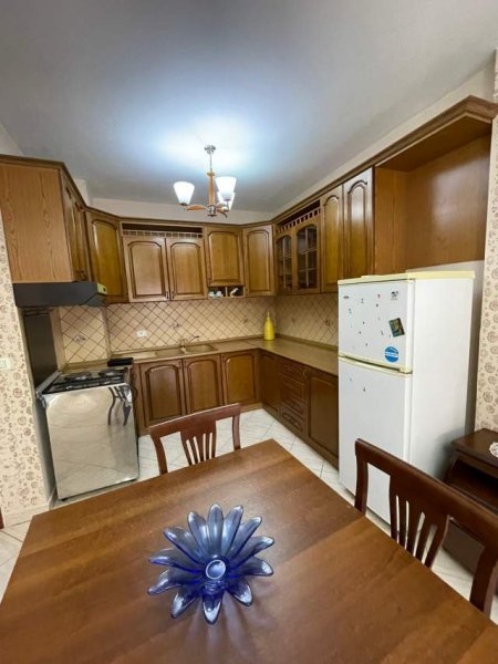 Tirane, jepet me qera apartament 1+1+A+BLK Kati 3, 75 m² 360 Euro (Pranë Qendrës Globe) PARK29010