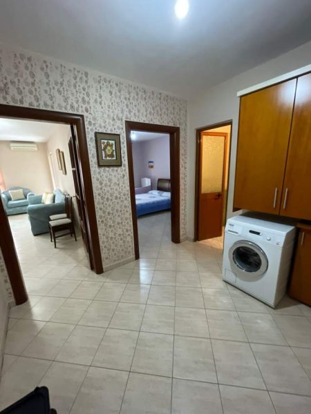Tirane, jepet me qera apartament 1+1+A+BLK Kati 3, 75 m² 360 Euro (Pranë Qendrës Globe) PARK29010