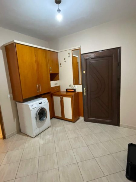 Tirane, jepet me qera apartament 1+1+A+BLK Kati 3, 75 m² 360 Euro (Pranë Qendrës Globe) PARK29010