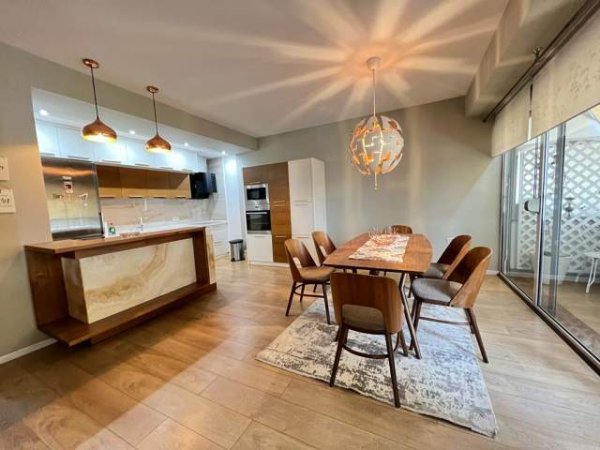 Tirane, jepet me qera apartament 3+1+BLK Kati 8, 165 m² 850 Euro (Selvia)
