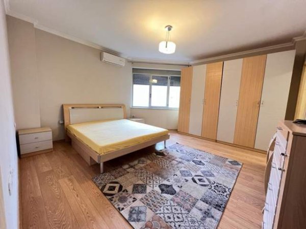 Tirane, jepet me qera apartament 3+1+BLK Kati 8, 165 m² 850 Euro (Selvia)