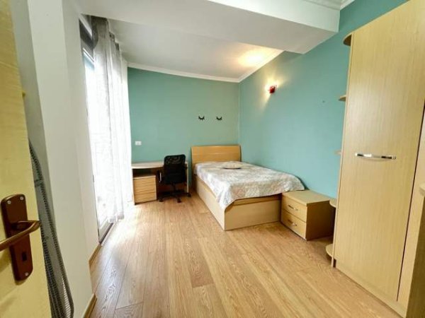Tirane, jepet me qera apartament 3+1+BLK Kati 8, 165 m² 850 Euro (Selvia)