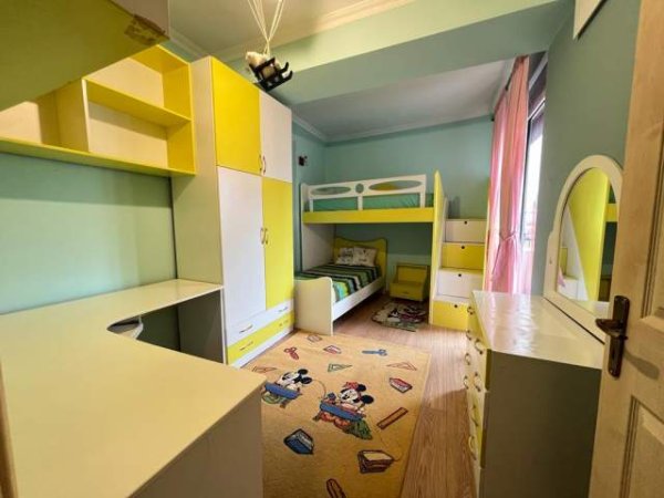 Tirane, jepet me qera apartament 3+1+BLK Kati 8, 165 m² 850 Euro (Selvia)