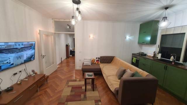 Tirane, jepet me qera apartament 2+1+BLK Kati 5, 105 m² 550 Euro (rruga Peti)