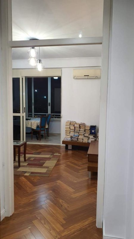 Tirane, jepet me qera apartament 2+1+BLK Kati 5, 105 m² 550 Euro (rruga Peti)