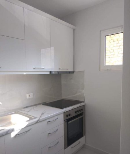 Tirane, jepet me qera apartament 3+1 Kati 2, 96 m² 450 Euro (rruga Muhamet Gjollesha)