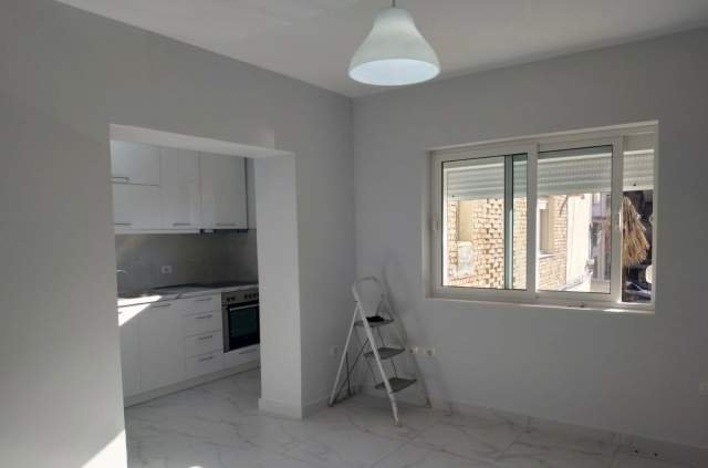 Tirane, jepet me qera apartament 3+1 Kati 2, 96 m² 450 Euro (rruga Muhamet Gjollesha)