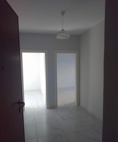 Tirane, jepet me qera apartament 3+1 Kati 2, 96 m² 450 Euro (rruga Muhamet Gjollesha)