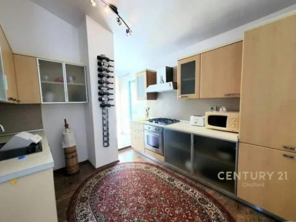 Tirane, jepet me qera apartament 2+1+A+BLK Kati 10, 210 m² 700 Euro (komuna e parisit)