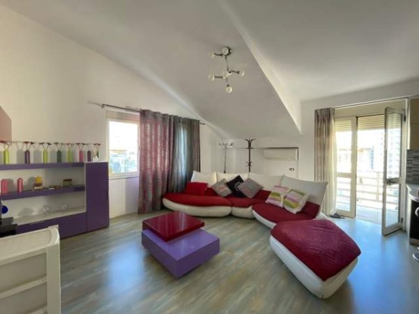 Tirane, jepet me qera apartament 1+1+BLK Kati 5, 117 m² 500 Euro (Liqeni Artificial)