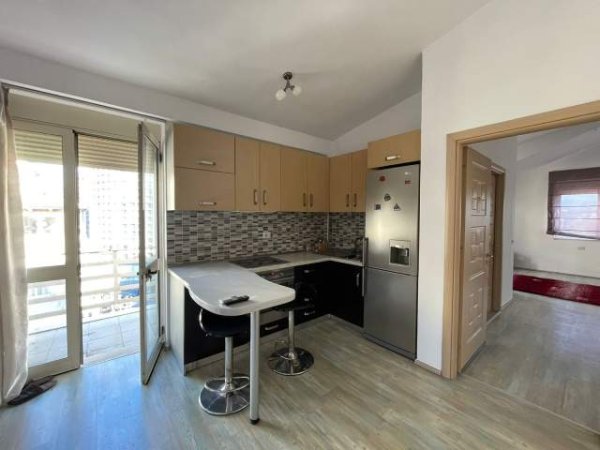 Tirane, jepet me qera apartament 1+1+BLK Kati 5, 117 m² 500 Euro (Liqeni Artificial)