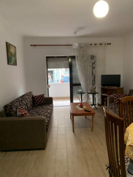 Tirane, jepet me qera apartament 2+1+BLK Kati 2, 110 m² 40.000 Leke (Rruga e Dibres)
