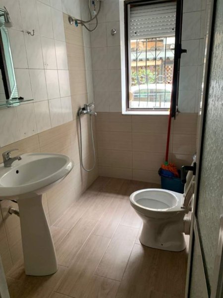 Tirane, jepet me qera apartament 2+1+BLK Kati 2, 110 m² 40.000 Leke (Rruga e Dibres)