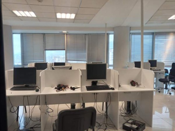 Tirane, jepet me qera zyre Kati 6, 320 m² 2.150 Euro (Selvia)