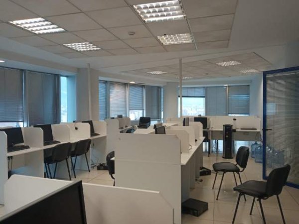 Tirane, jepet me qera zyre Kati 6, 320 m² 2.150 Euro (Selvia)