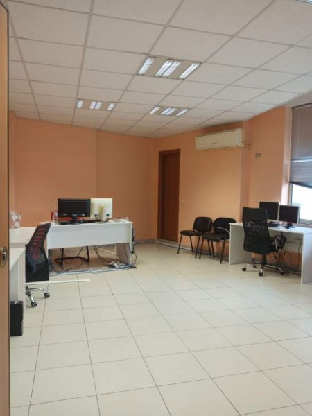 Tirane, jepet me qera zyre Kati 6, 320 m² 2.150 Euro (Selvia)