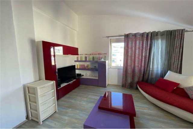 Tirane, jepet me qera 1+1 117 m² 500 Euro (liqeni i thate)