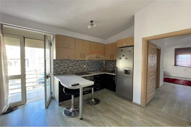Tirane, jepet me qera 1+1 117 m² 500 Euro (liqeni i thate)