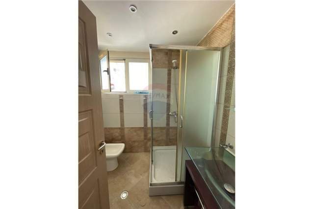 Tirane, jepet me qera 1+1 117 m² 500 Euro (liqeni i thate)