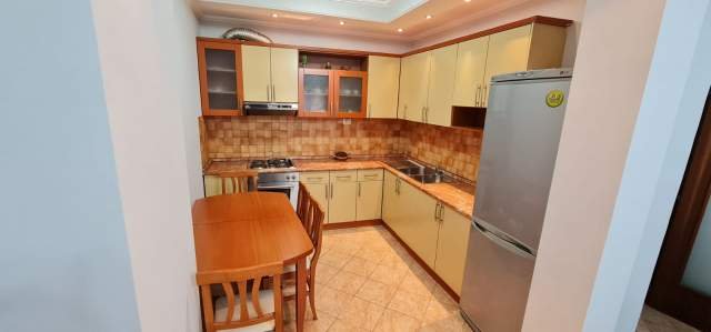 Tirane, jepet me qera apartament 2+1 Kati 6, 115 m² 550 Euro (Komuna Parisit)