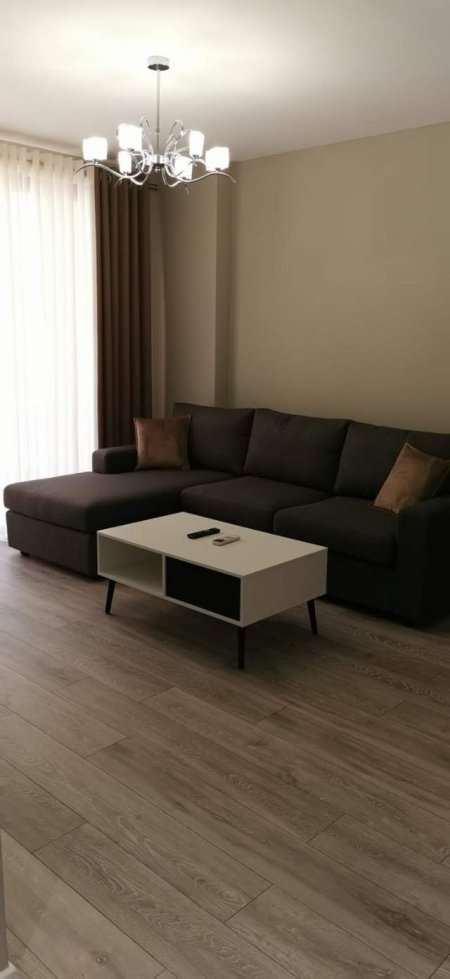 Tirane, jepet me qera apartament 2+1+BLK Kati 6, 95 m² 450 Euro (Kongrersi Manastirit)