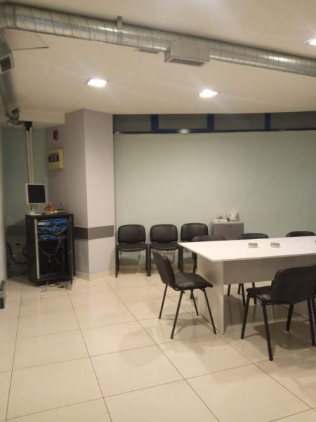 Tirane, jepet me qera zyre Kati 6, 320 m² 2.150 Euro (Selvia)